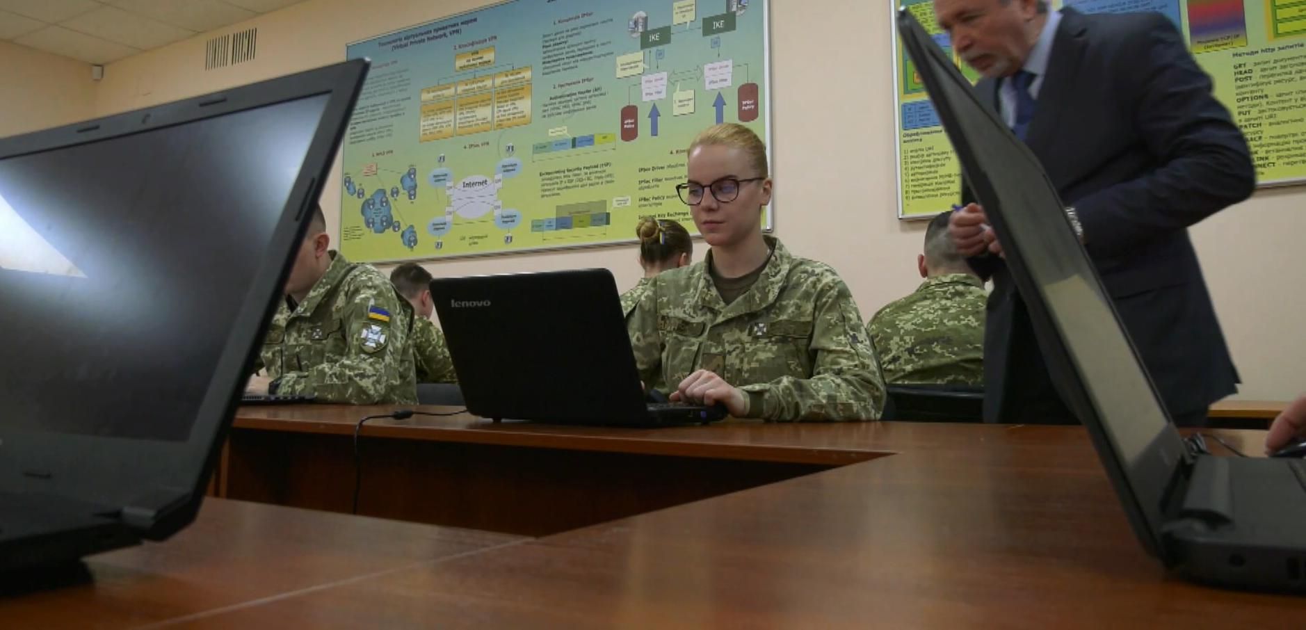 Кибер-соревнования НАТО: украинцы учатся и побеждают