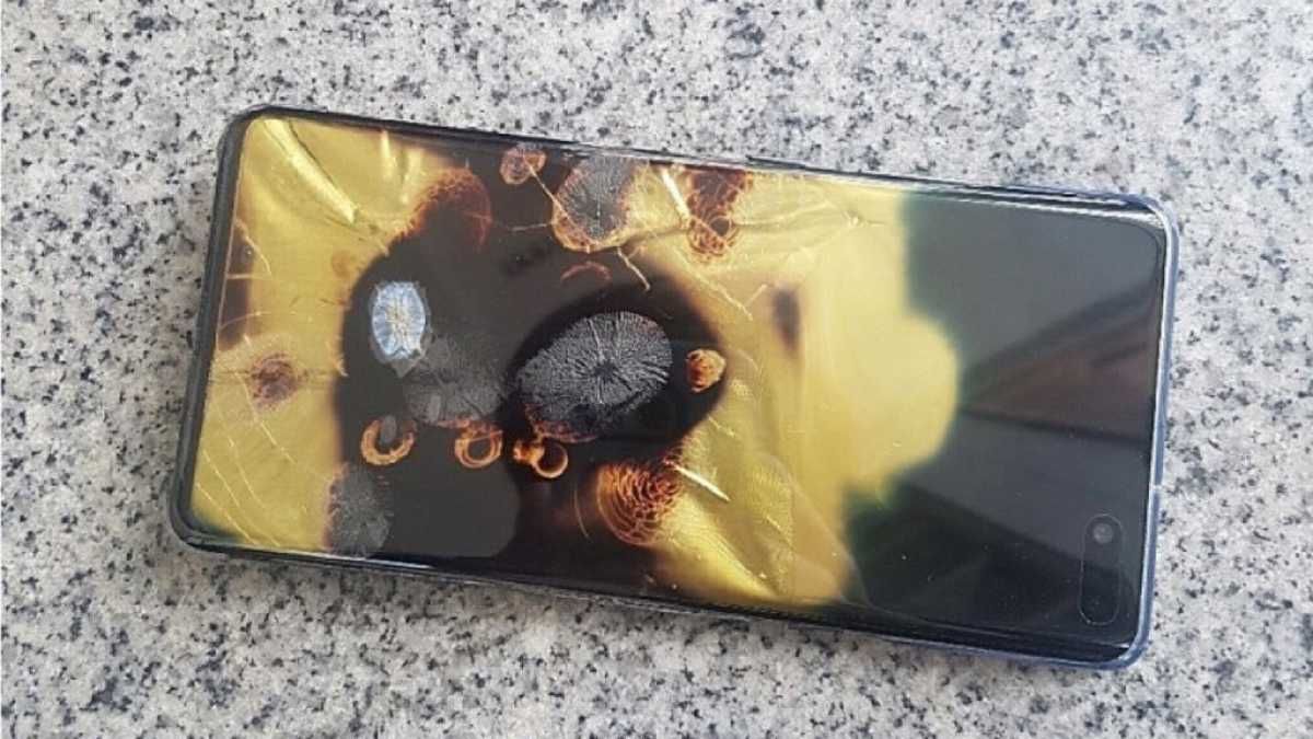 Смартфон Samsung Galaxy S10 5G загорелся у владельца: детали Смартфон Samsung Galaxy S10 5G загорелся у владельца: детали