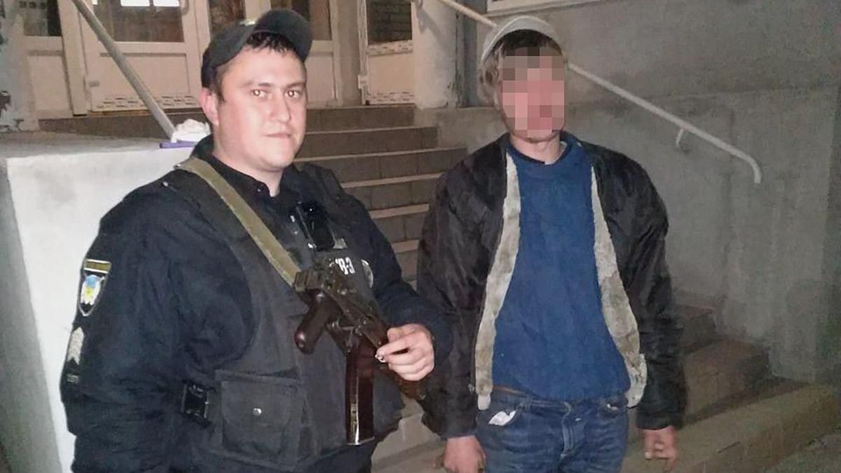 У Запоріжжі крадій сховався від поліцейських у холодильнику: фото У Запоріжжі крадій сховався від поліцейських у холодильнику: фото