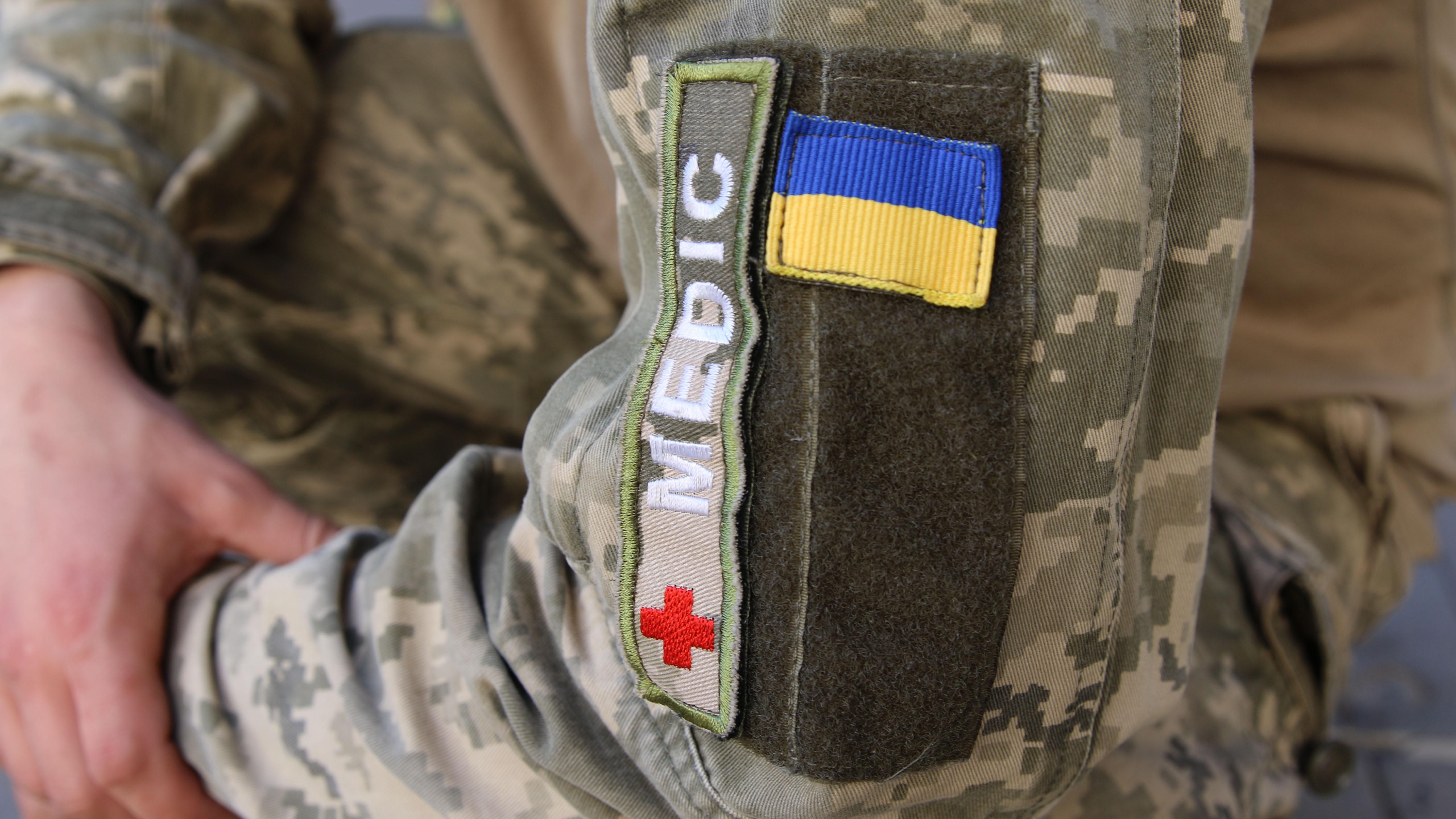 Оккупанты ранили двух наших защитников на Донбассе Оккупанты ранили двух наших защитников на Донбассе