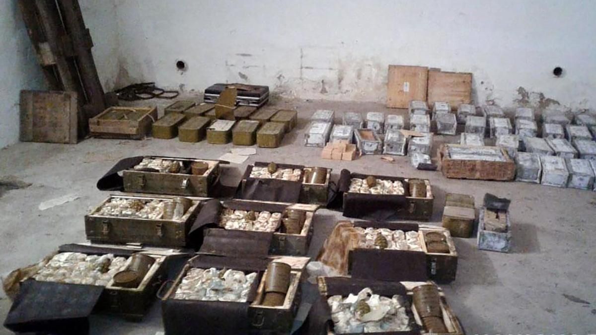 Военный пенсионер набил гараж рекордным количеством боеприпасов: фото и видео Военный пенсионер набил гараж рекордным количеством боеприпасов: фото и видео