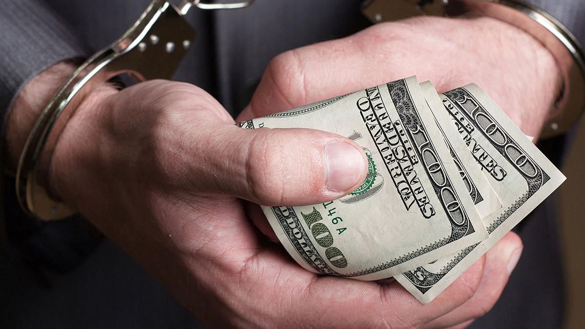 Двох поліцейських засудили на 5 років за хабарництво Двох поліцейських засудили на 5 років за хабарництво