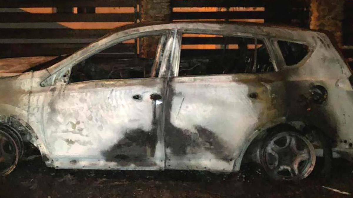 У Рівному спалили авто, на якому їздить секретар міськради У Рівному спалили авто, на якому їздить секретар міськради