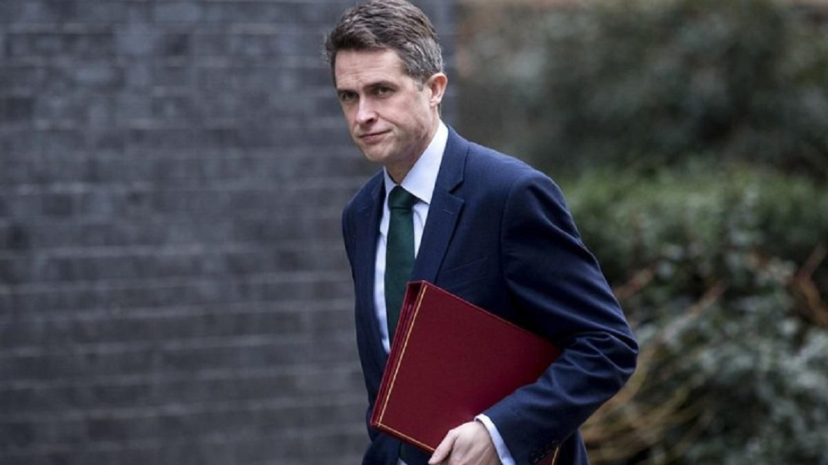 Британского министра обороны уволили за планы втянуть страну в военный конфликт, – Times