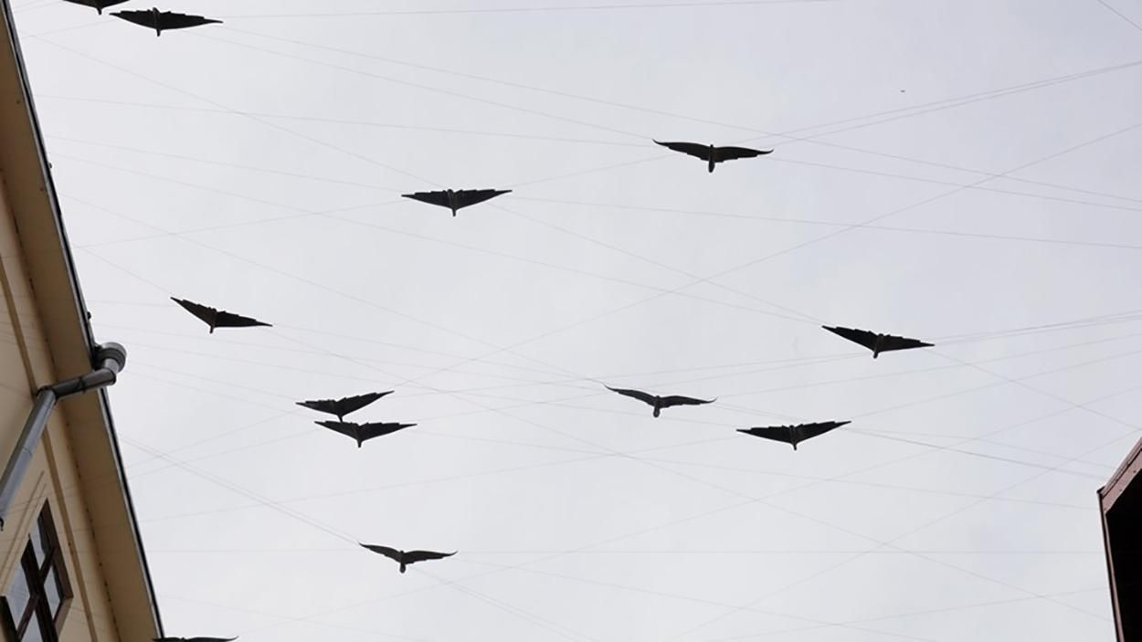 Уникальную воздушную скульптуру установили в Ивано-Франковске: невероятные фото Уникальную воздушную скульптуру установили в Ивано-Франковске: невероятные фото