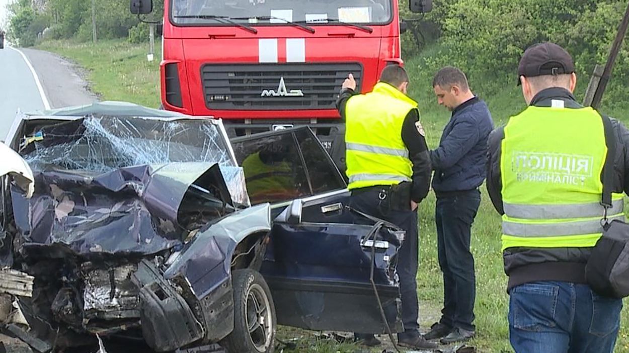 В Винницкой области произошло страшное ДТП, есть жертвы: жуткие фото и видео