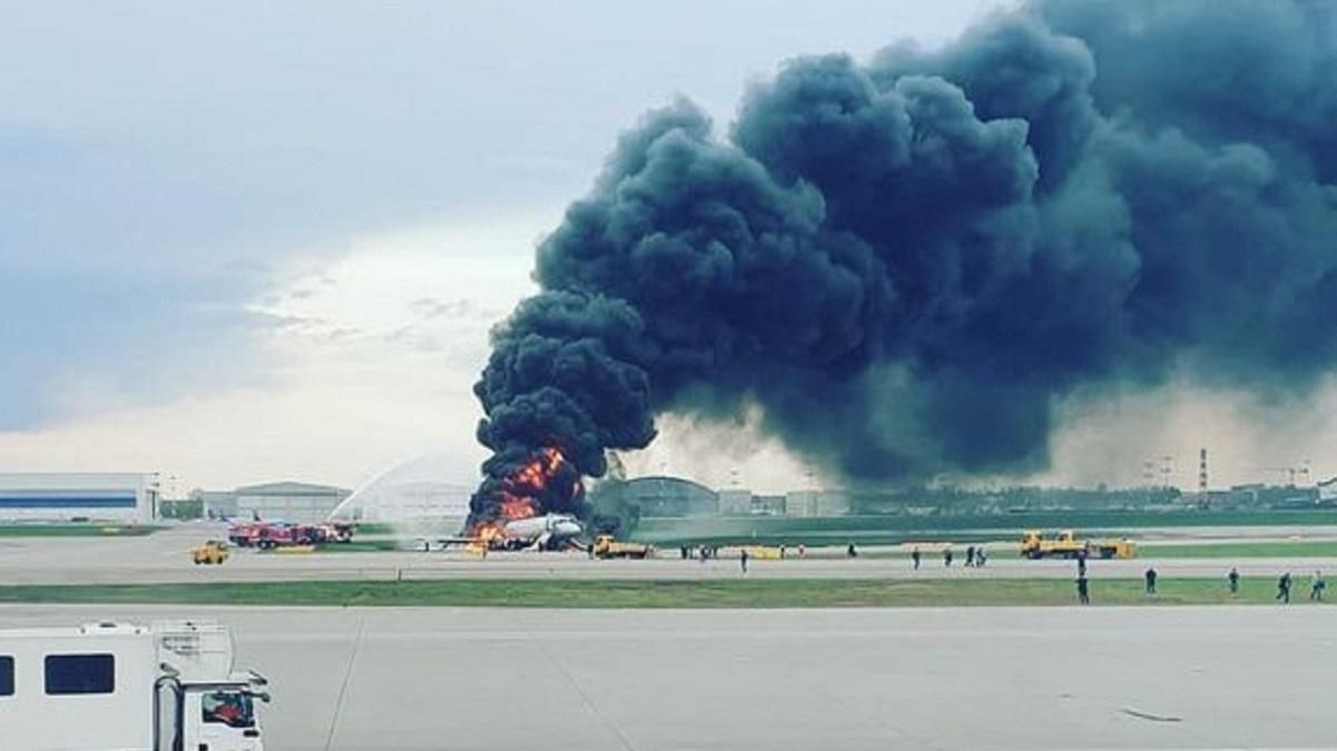 В Шереметьево сгорел самолет Москва - Мурманск - список выживших