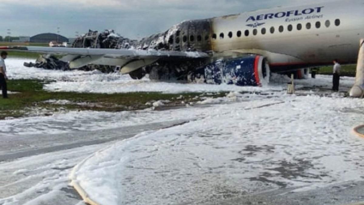 З'явилося відео з моментом аварійної посадки літака Superjet 100 в "Шереметьєво"