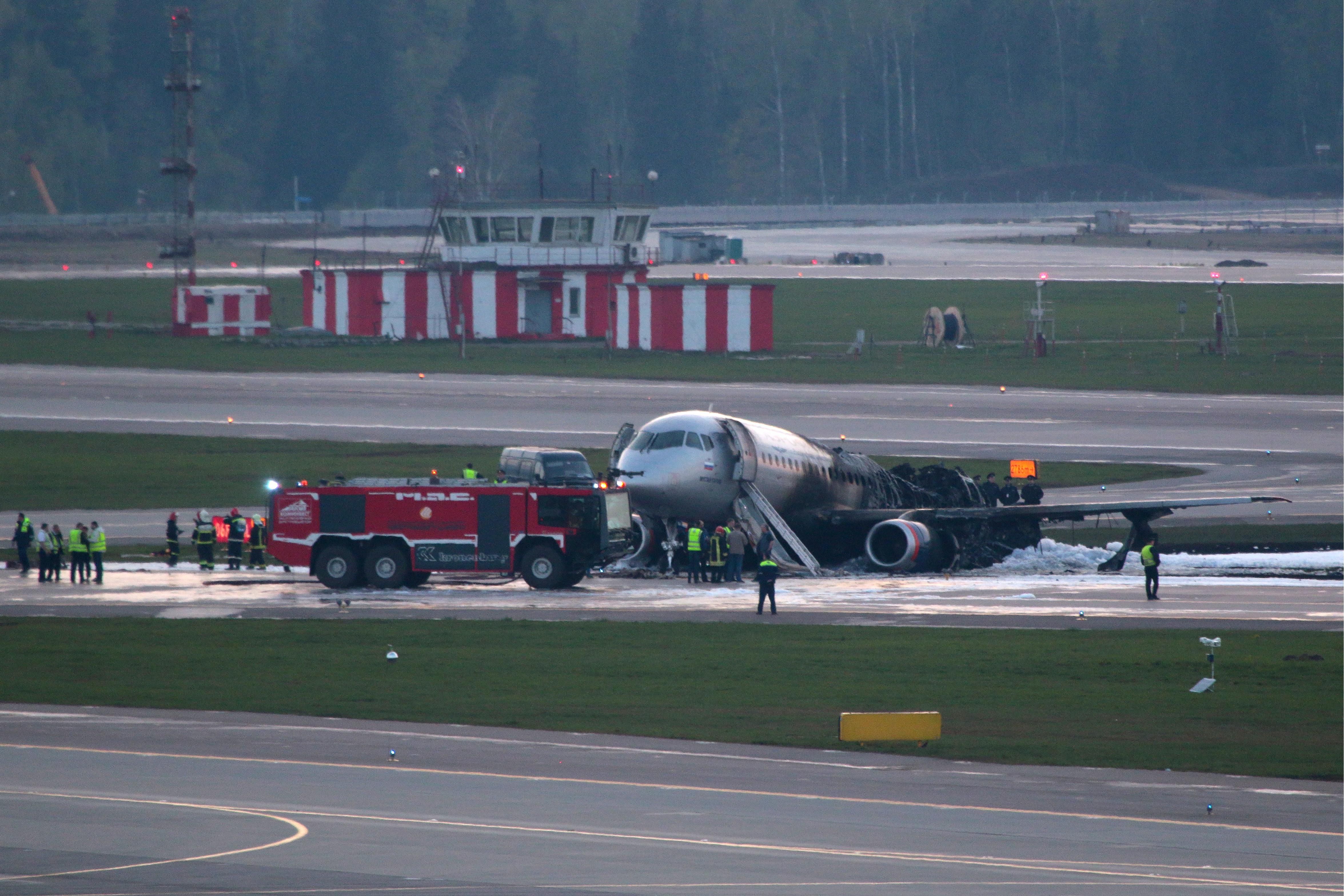 Авиакатастрофа в "Шереметьево": в Сети возникли споры относительно гибели пассажиров