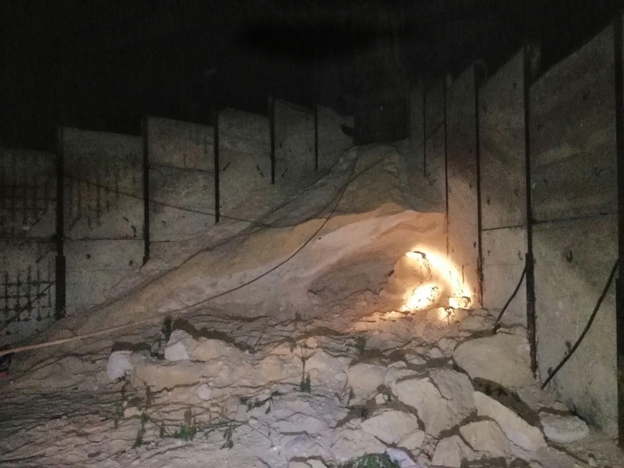 У Маріуполі двох дітей на смерть засипало піском У Маріуполі двох дітей на смерть засипало піском