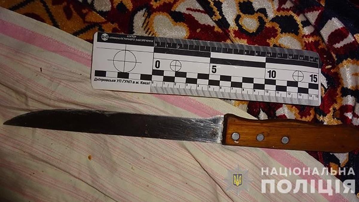 В Киеве тесть воткнул нож в живот зятю: фото В Киеве тесть воткнул нож в живот зятю: фото