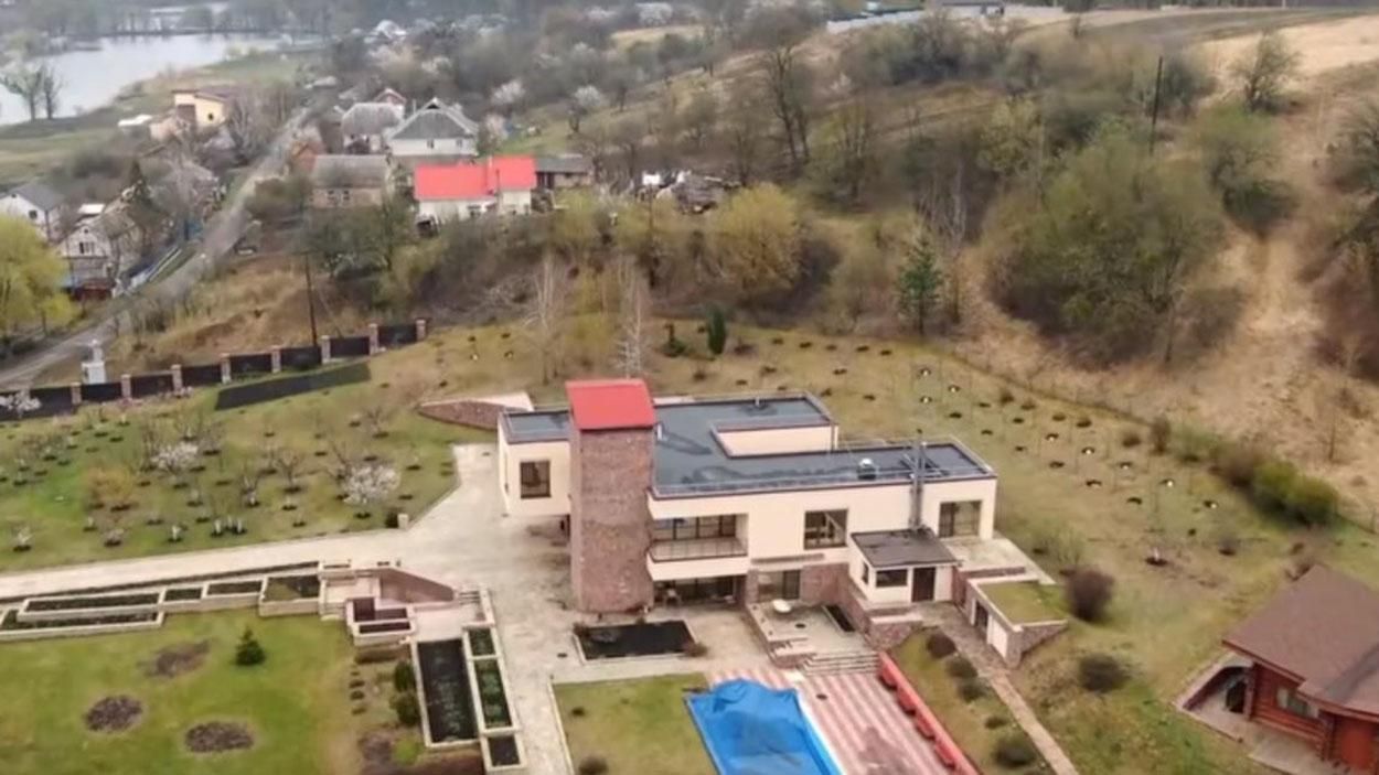 Журналісти показали розкішний ресторан та іномарки чиновника "Укроборонпрому": вражаючі фото Журналісти показали розкішний ресторан та іномарки чиновника "Укроборонпрому": вражаючі фото