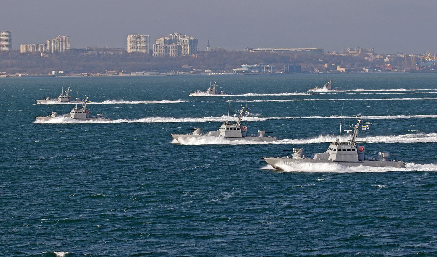 У Зеленського оцінили ймовірність нападу Росії на Україну з узбережжя Азову У Зеленського оцінили ймовірність нападу Росії на Україну з узбережжя Азову