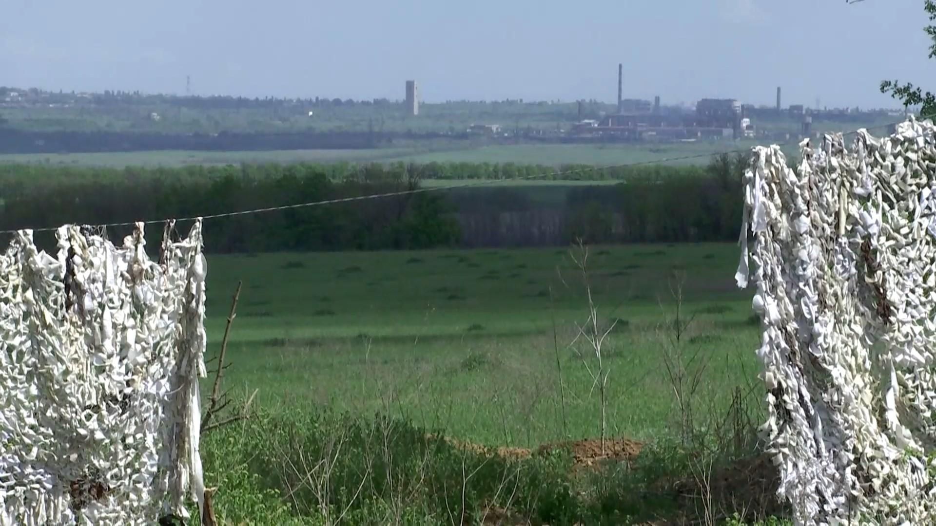 Проросійські бойовики обстріляли селище на Луганщині: відео бою Проросійські бойовики обстріляли селище на Луганщині: відео бою