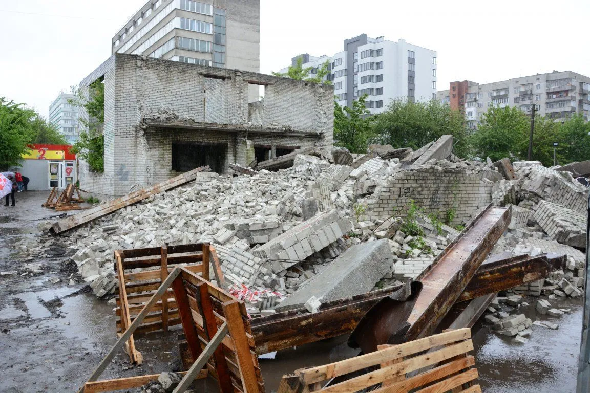 Знесення незаконної будівлі у Львові