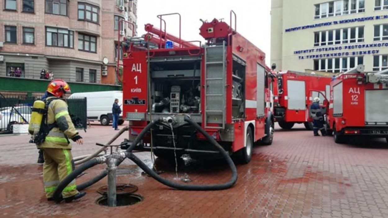 У приватному університеті Поплавського спалахнула пожежа: фото та відео У приватному університеті Поплавського спалахнула пожежа: фото та відео