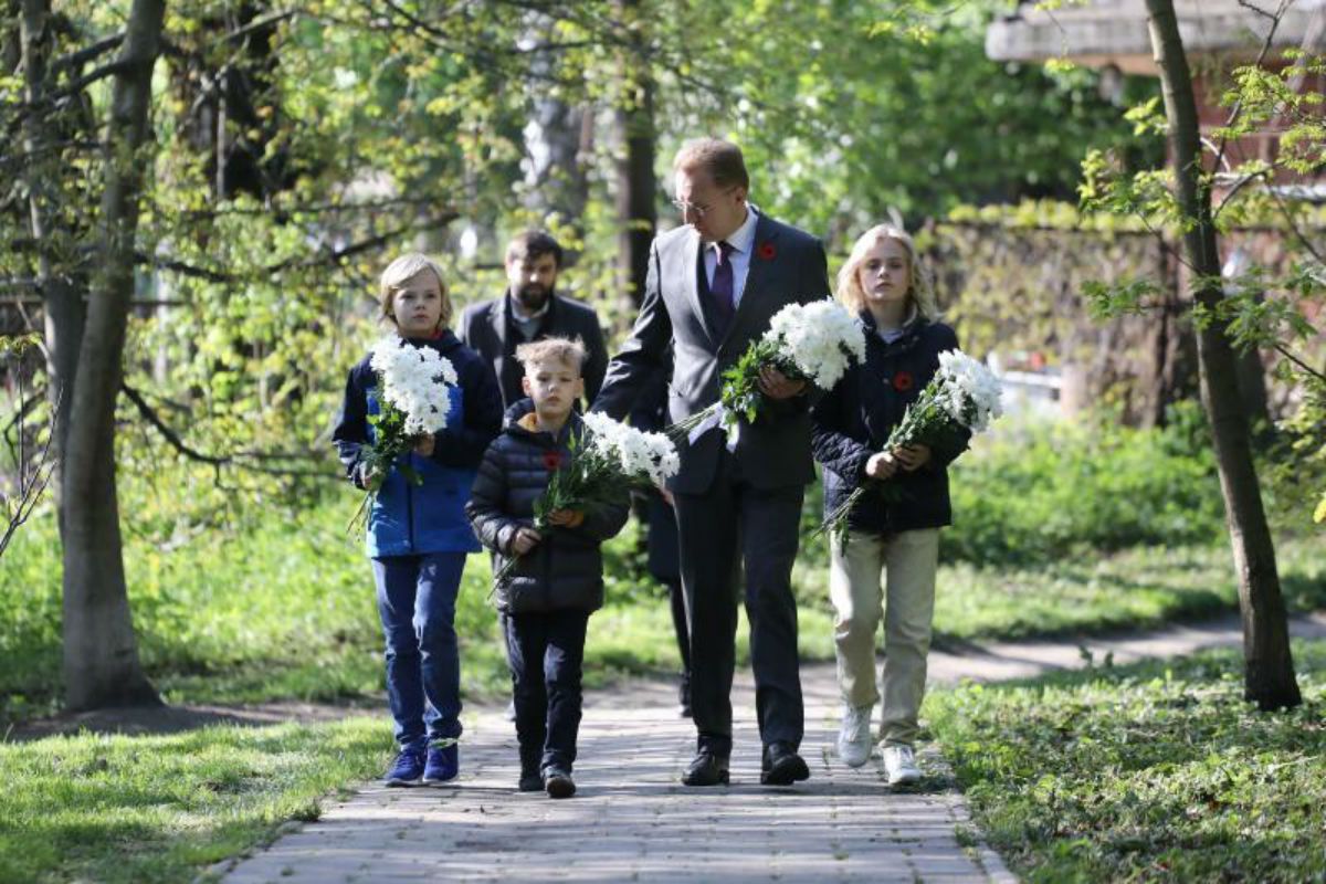 Садовий вшанував пам'ять загиблих у Другій світовій війні на місці колишнього концтабору