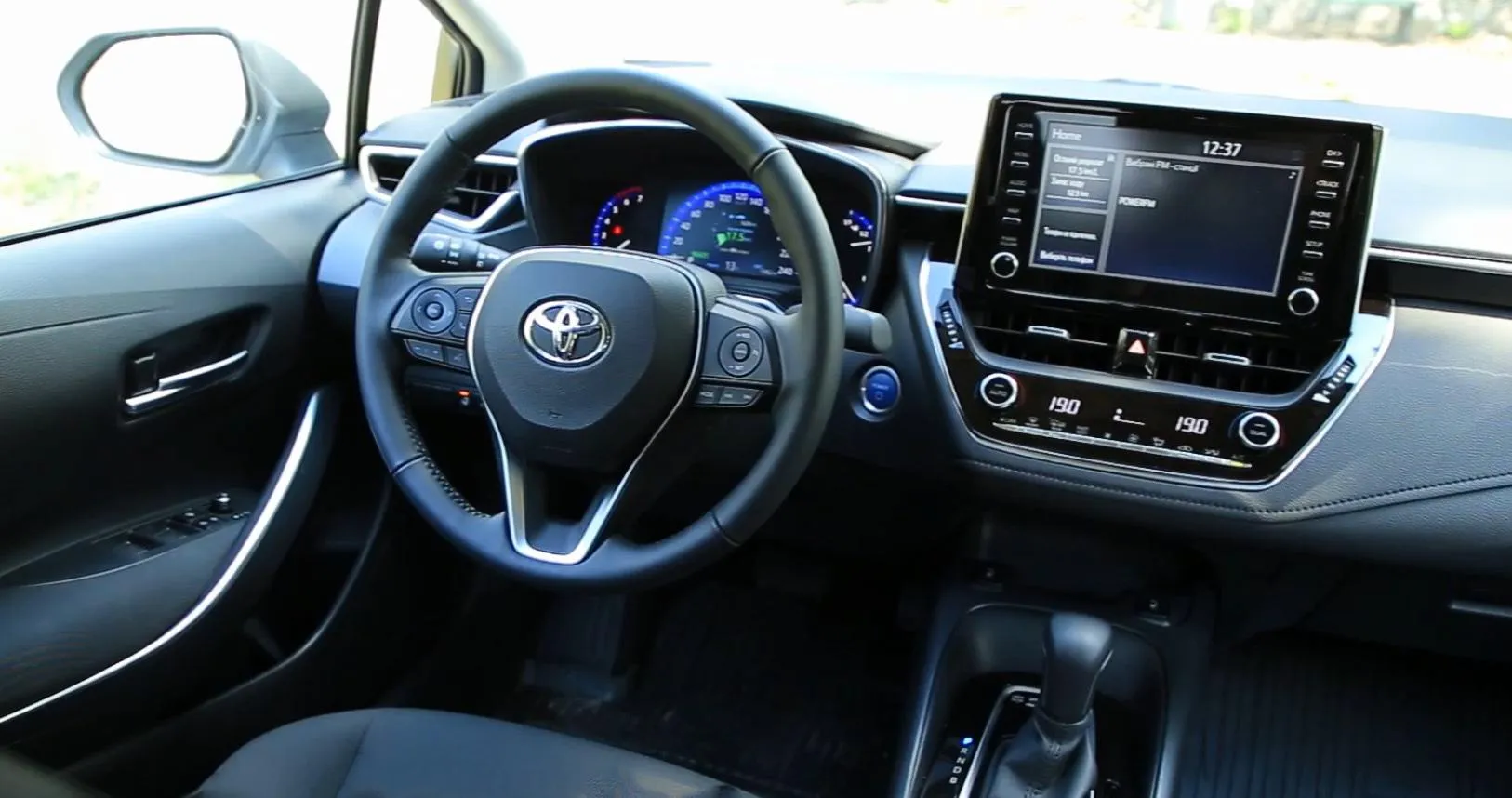 Панель приладів у Toyota Corolla