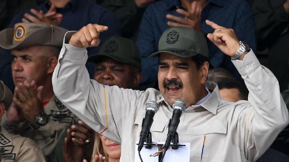 Мадуро понизил в звании и выслал из Венесуэлы генерала, который поддержал Гуайдо