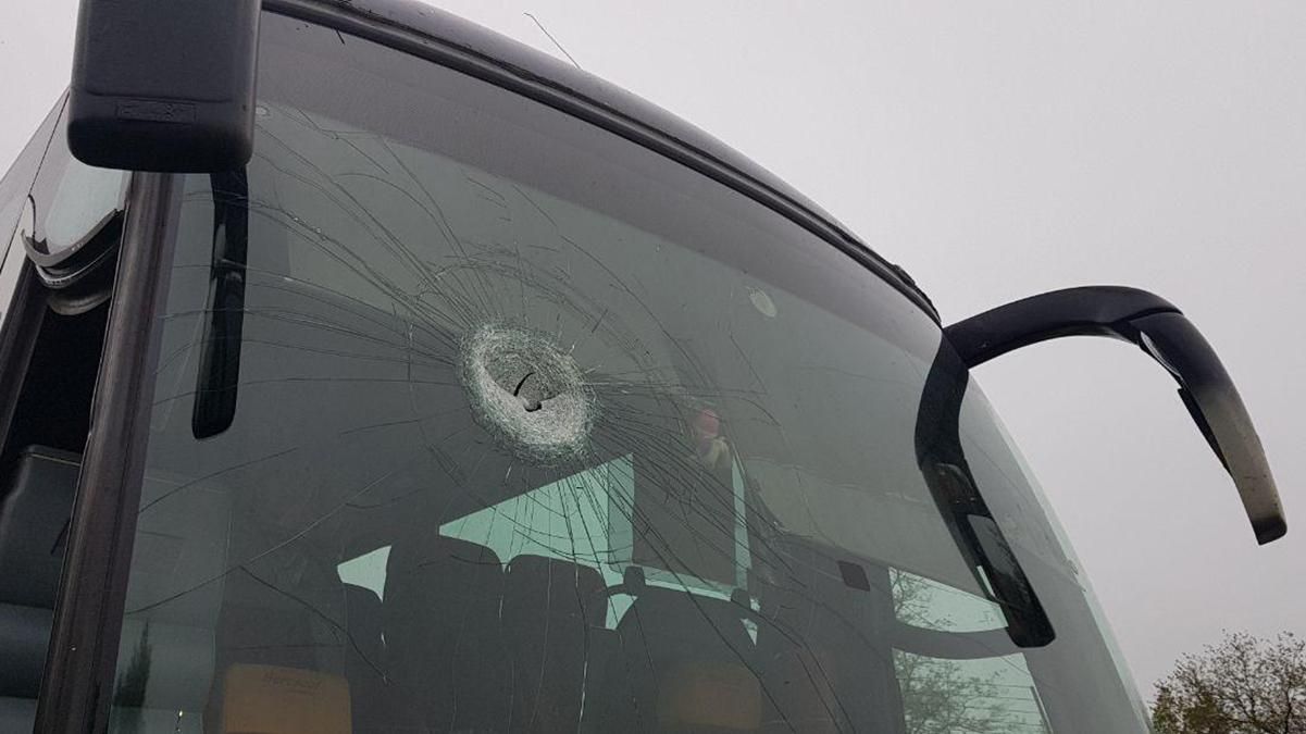 9 мая в Украине: неизвестные бросили камни в автобус с людьми возле Кривого Рога 9 мая в Украине: неизвестные бросили камни в автобус с людьми возле Кривого Рога