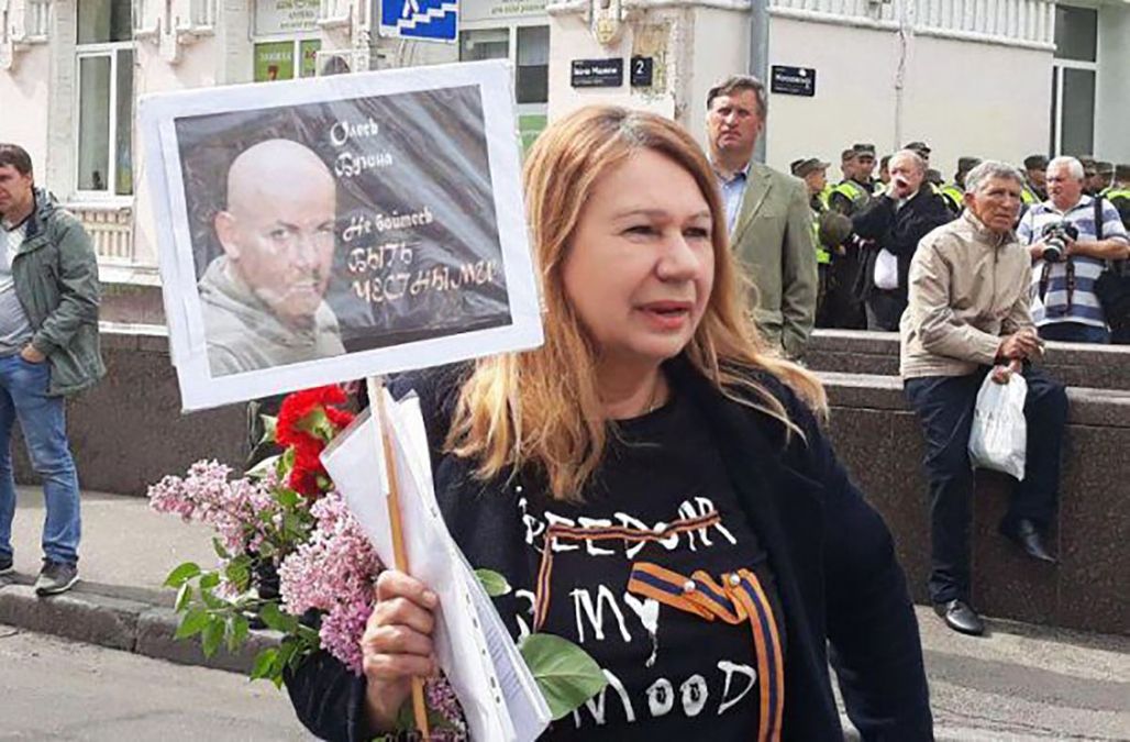 Полиция задержала скандальную Бережную за георгиевскую ленту на акции в Киеве Полиция задержала скандальную Бережную за георгиевскую ленту на акции в Киеве