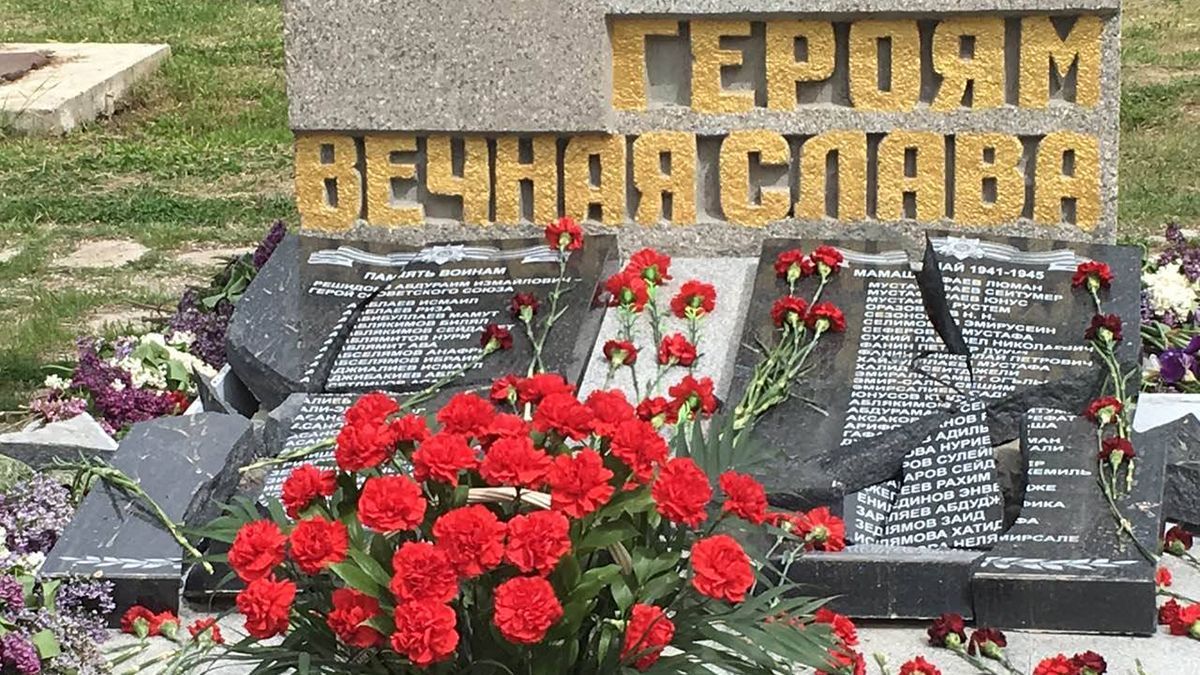 У Криму розбили пам'ятник загиблим на війні кримським татарам: фото