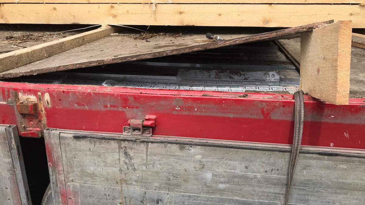 Українець намагався вивезти за кордон понад 11 тисяч пачок цигарок: фото Українець намагався вивезти за кордон понад 11 тисяч пачок цигарок: фото