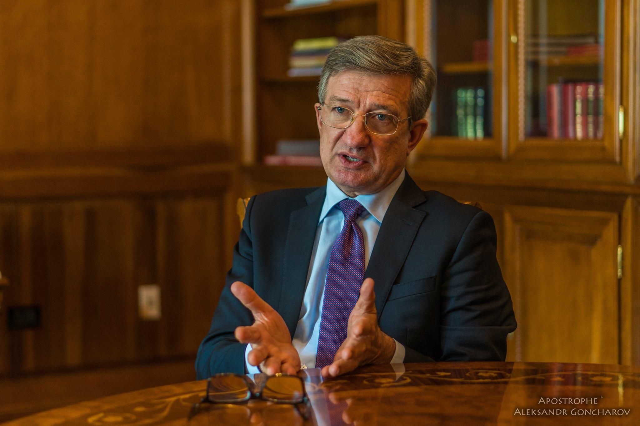 Тарута заявив колективу, що після процедури банкрутства ДМК буде працювати Тарута заявив колективу, що після процедури банкрутства ДМК буде працювати