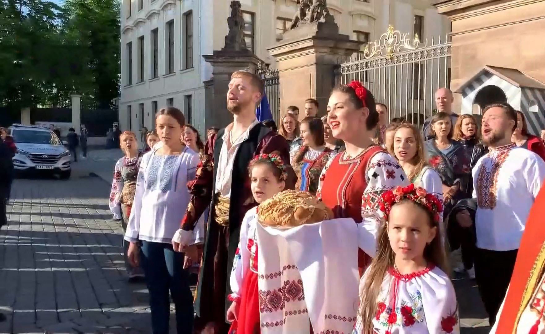 Украинцы в Праге отпраздновали юбилей "Щедрика": видео