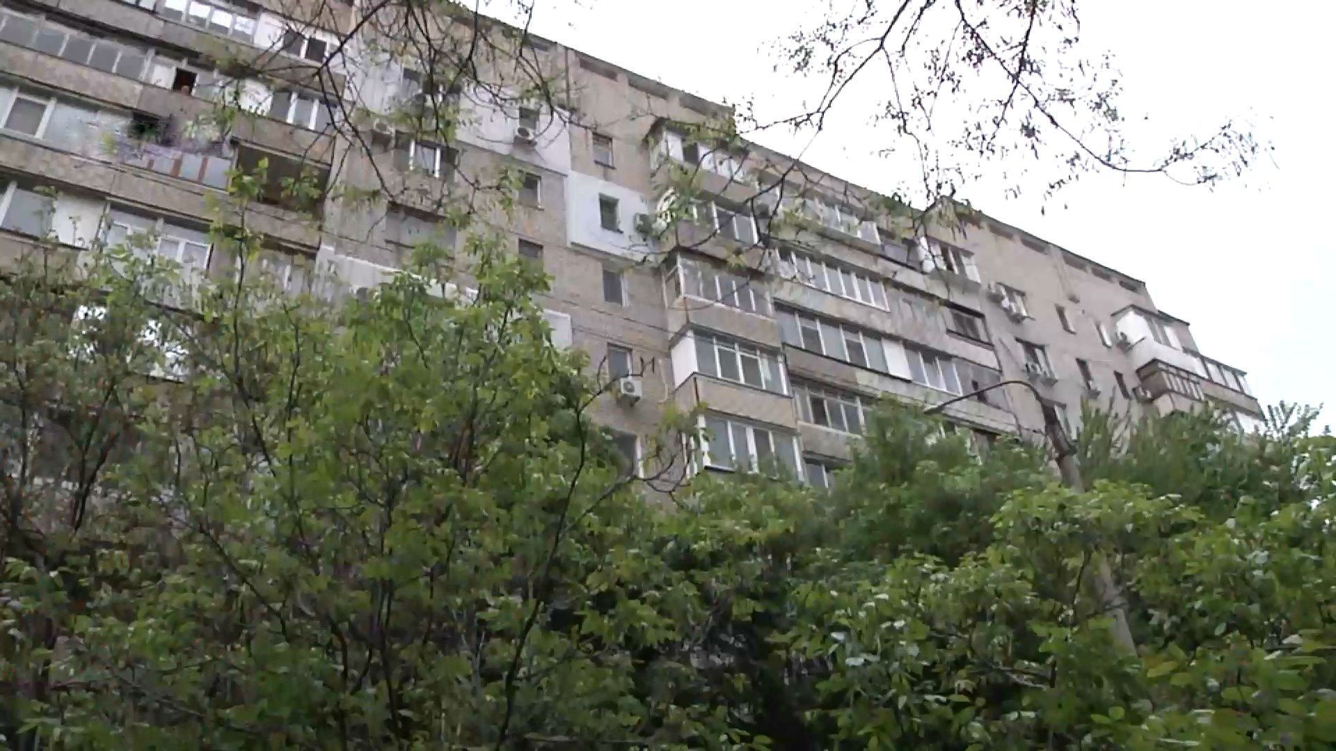 Мужчина выбросил с седьмого этажа родную мать: детали Мужчина выбросил с седьмого этажа родную мать: детали