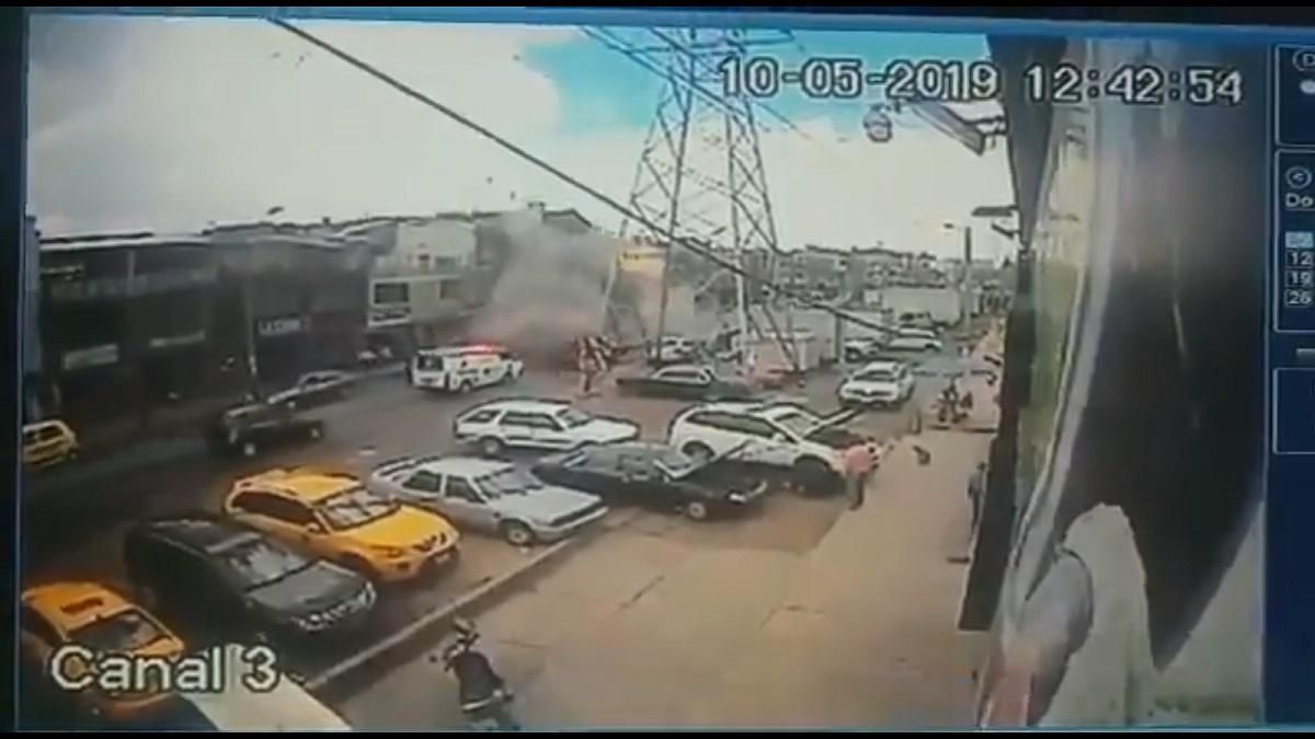 У столиці Колумбії прогримів потужний вибух: десятки людей постраждали, є загиблі (відео, фото) У столиці Колумбії прогримів потужний вибух: десятки людей постраждали, є загиблі (відео, фото)