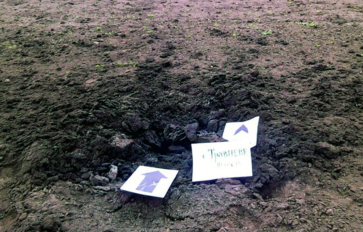 Проросійські бойовики обстріляли мирне селище на Донеччині: фотодокази Проросійські бойовики обстріляли мирне селище на Донеччині: фотодокази