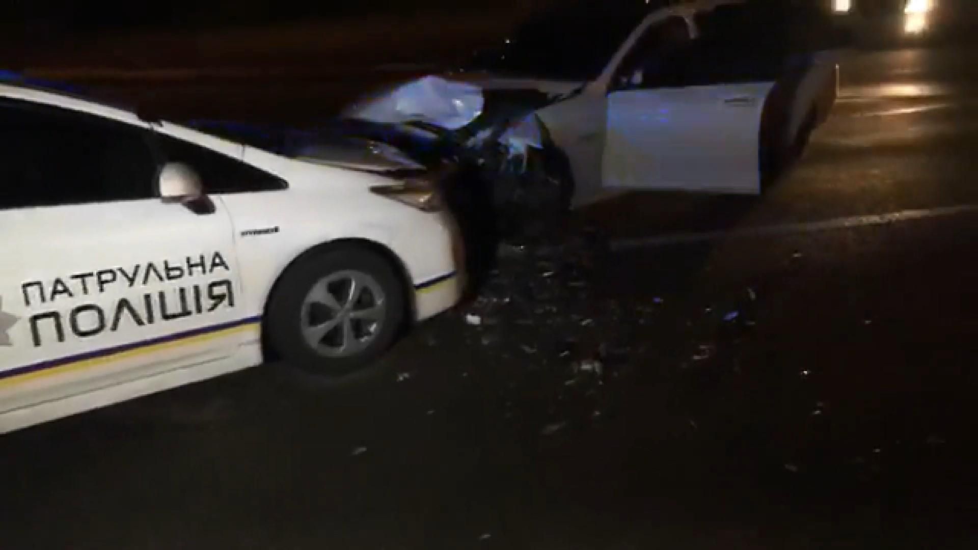 Аварія у столиці за участі поліцейських: троє людей поранені Аварія у столиці за участі поліцейських: троє людей поранені