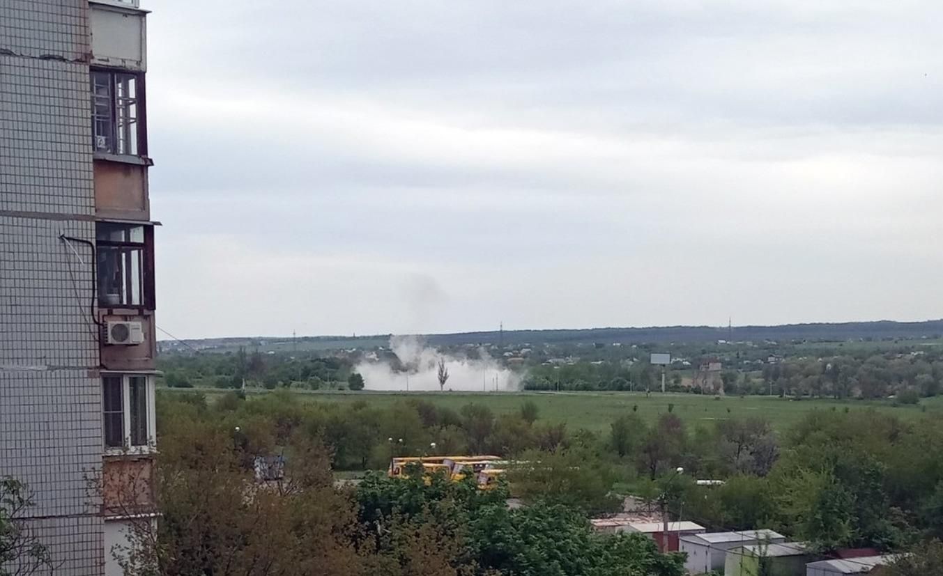 В окупованому Донецьку невідомі підірвали АЗС: фото та відео