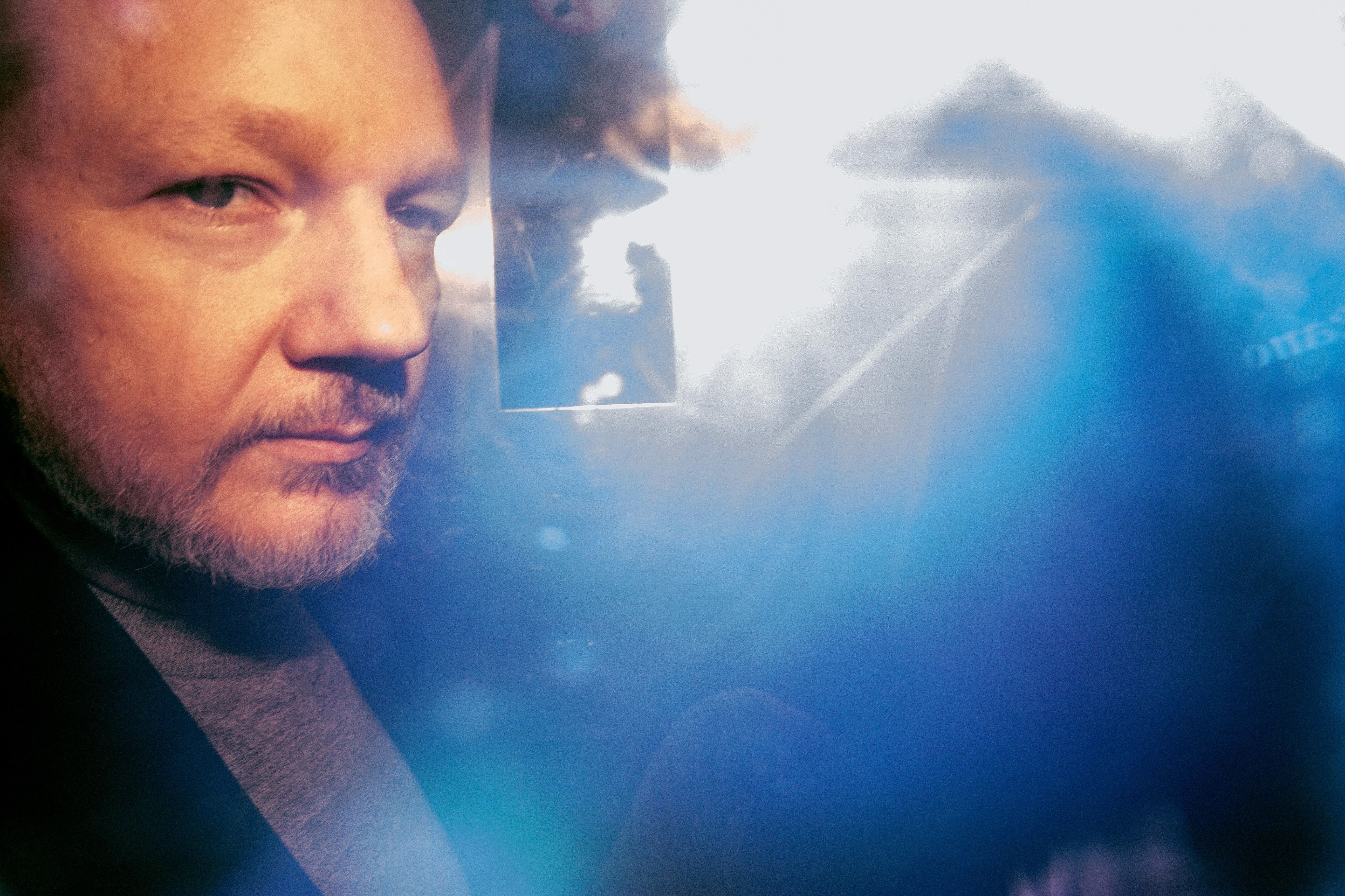 У Швеції відновили справу проти скандального засновника WikiLeaks Ассанжа У Швеції відновили справу проти скандального засновника WikiLeaks Ассанжа