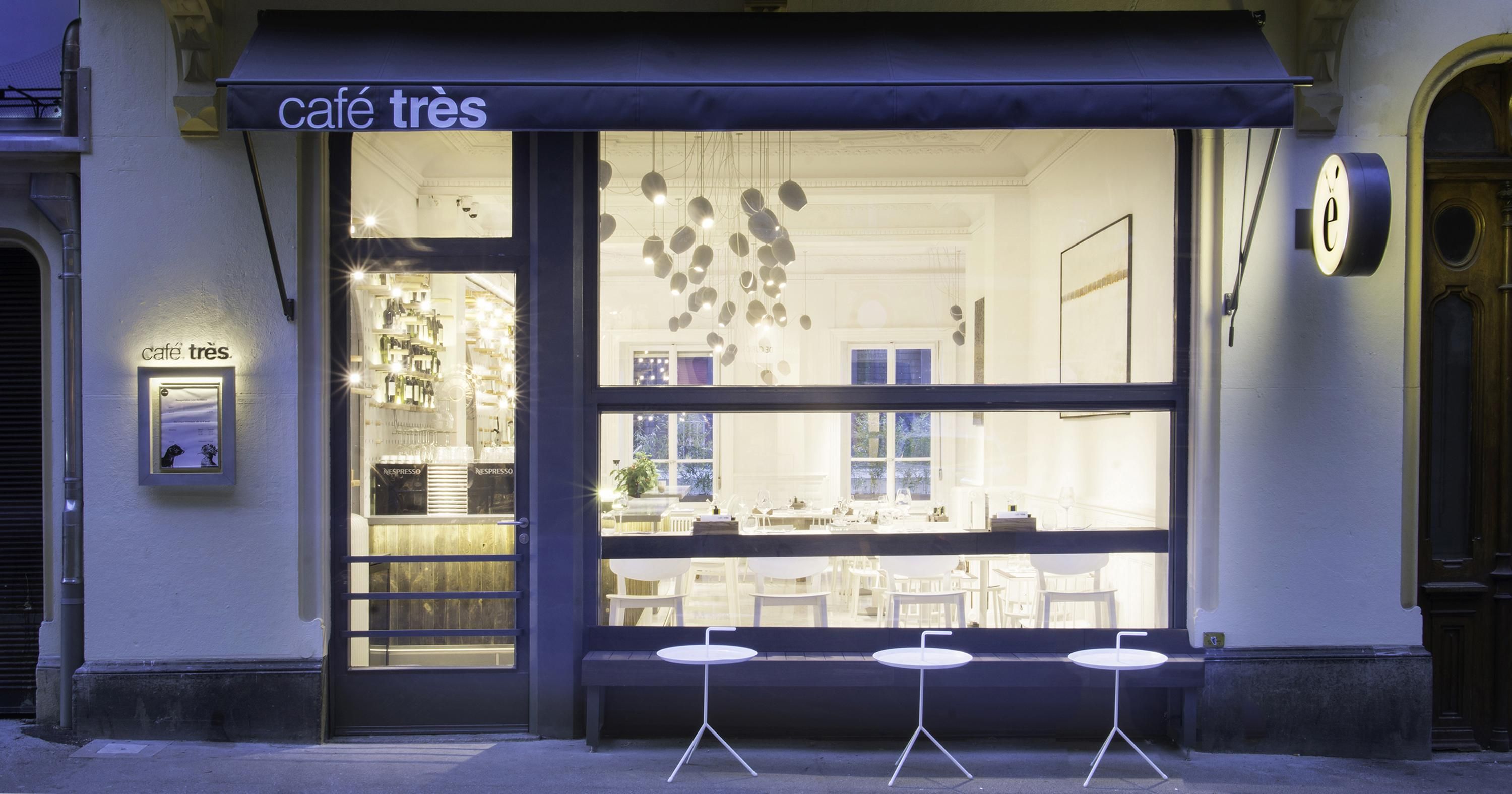 Праздник и будни в Монтре: интерьер швейцарского кафе от украинских дизайнеров Праздник и будни в Монтре: интерьер швейцарского кафе от украинских дизайнеров