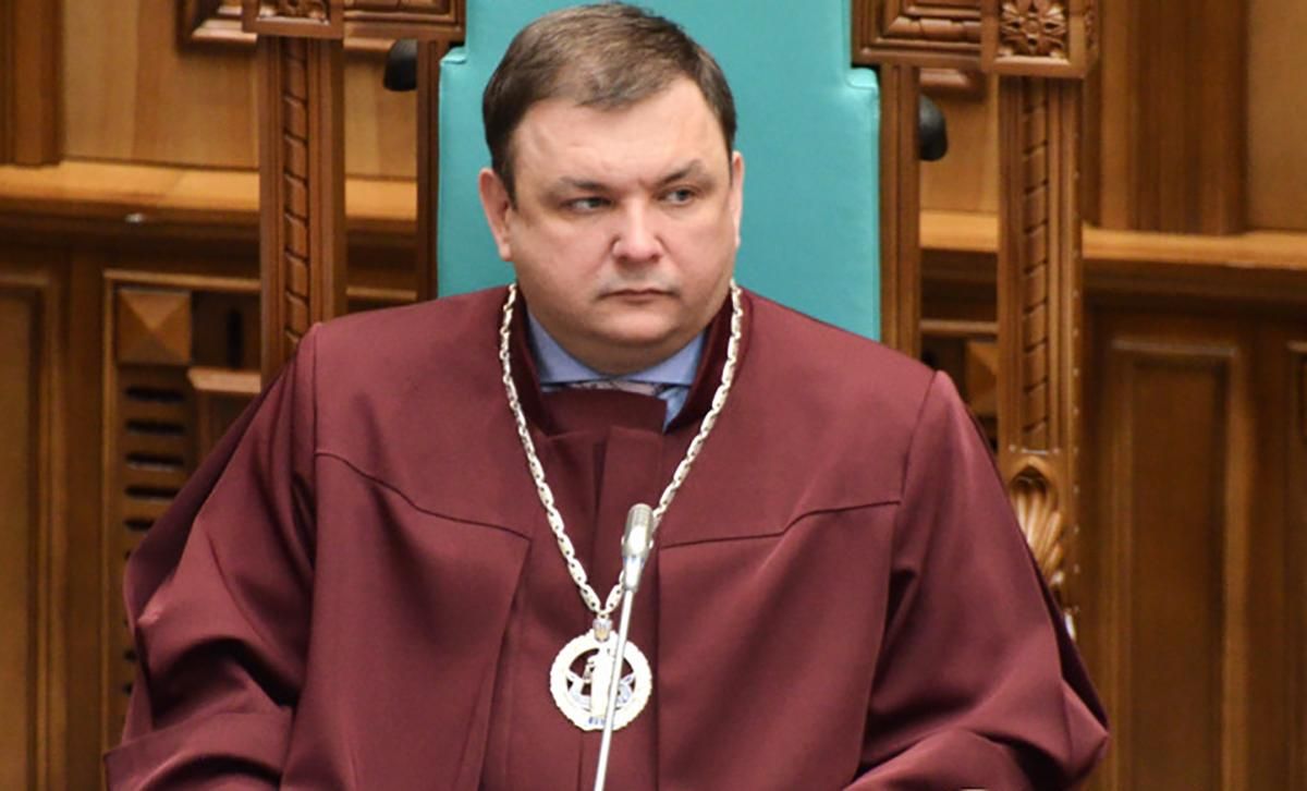 Экс-глава Конституционного суда назвал свое увольнение антиконституционным переворотом Экс-глава Конституционного суда назвал свое увольнение антиконституционным переворотом