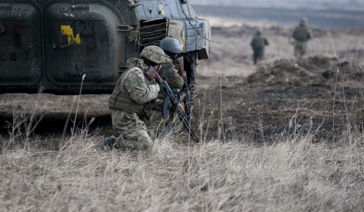 Бойовики обстрілюють українських воїнів на Донбасі: є загиблий та поранені 