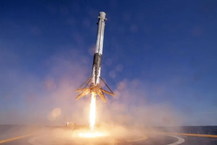 ілон маск spacex faccon 9