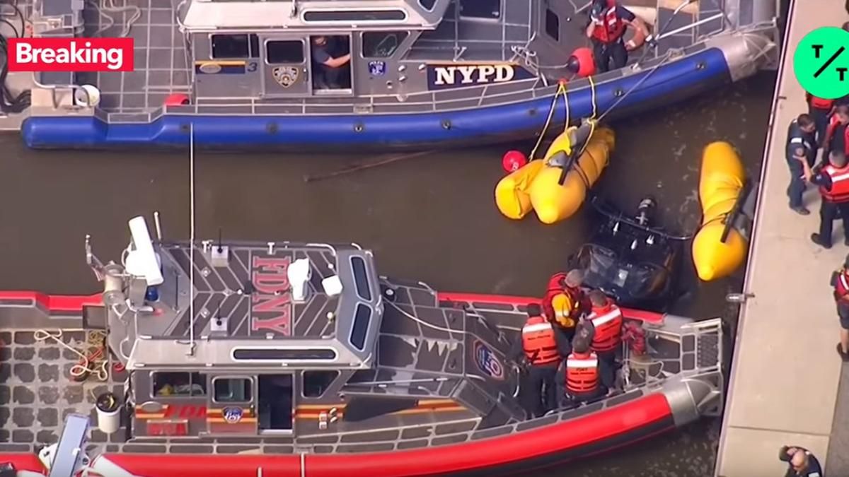 У Нью-Йорку вертоліт впав у річку: відео моменту аварії