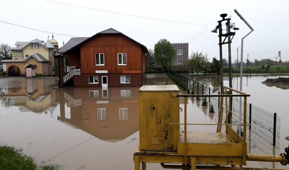 Непогода накрыла Ивано-Франковск: в области подтоплено более 300 домов – фото и видео Непогода накрыла Ивано-Франковск: в области подтоплено более 300 домов – фото и видео
