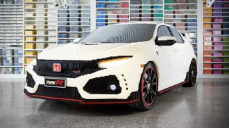 Из кубиков Lego создали полноразмерную копию Honda Civic Type R