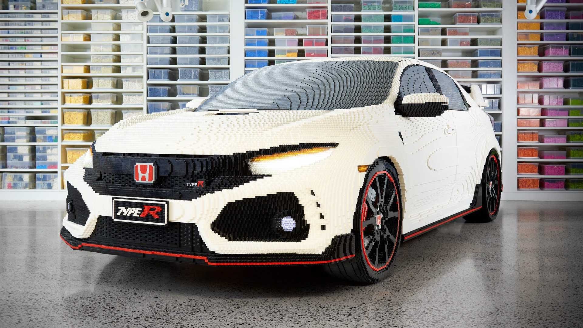 Из кубиков Lego создали полноразмерную копию Honda Civic Type R