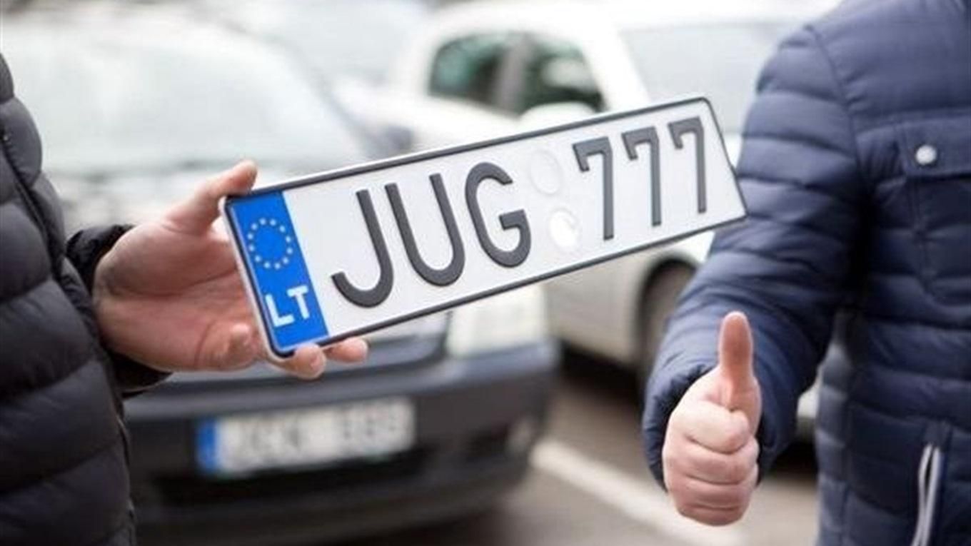 Рада отложила штрафы для владельцев авто на еврономерах