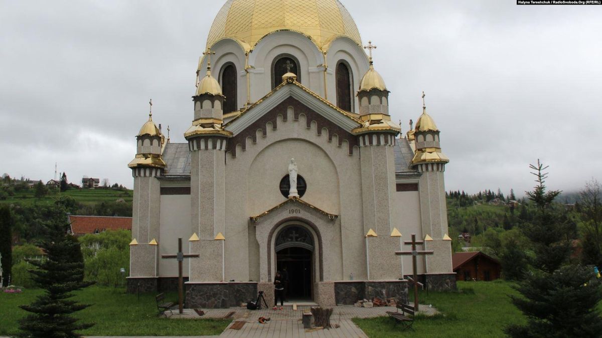 В церкви на Львовщине уничтожили уникальные росписи столетней давности: шокирующие фото