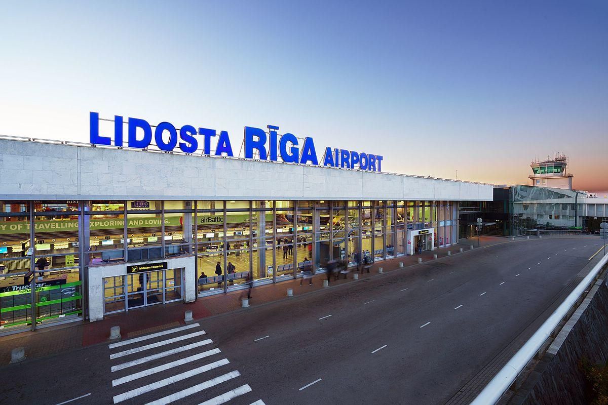 В аеропорту Риги затримали українців: вони перевозили велику суму валюти