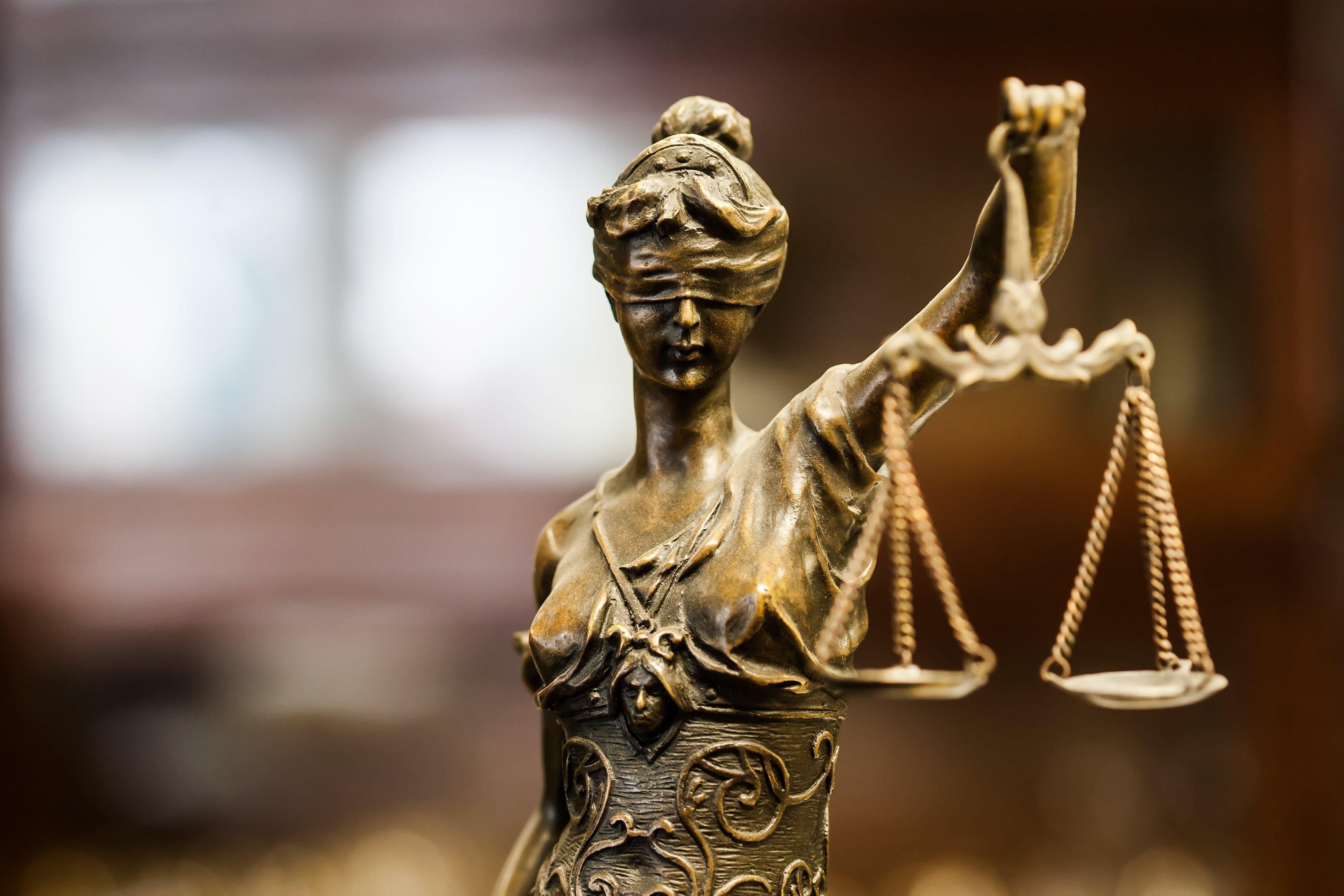 Допомога "своїм": як Вища рада правосуддя працює за подвійними стандартами