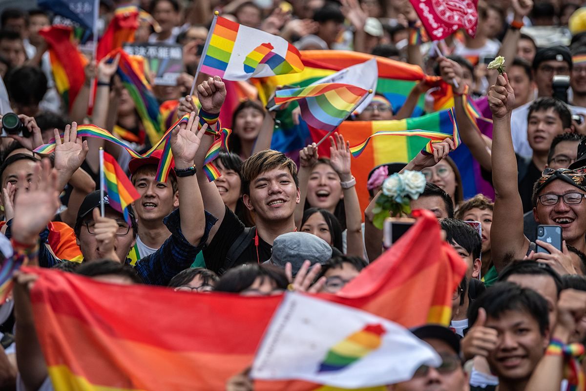 Тайвань первым в Азии узаконил однополые браки: эмоции жителей страны в фото