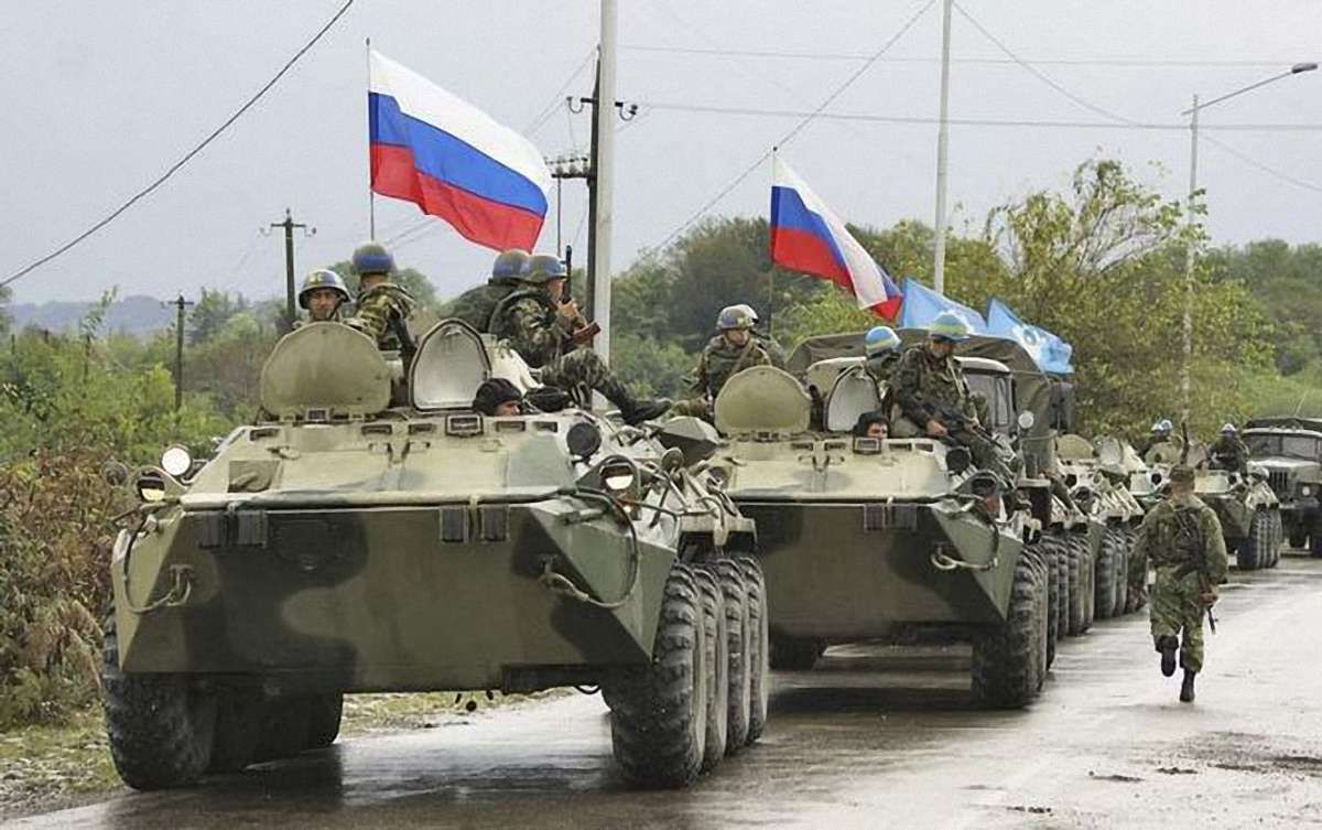 Ротация российских военных: в оккупированный Донецк зашли боевики с тяжелой техникой