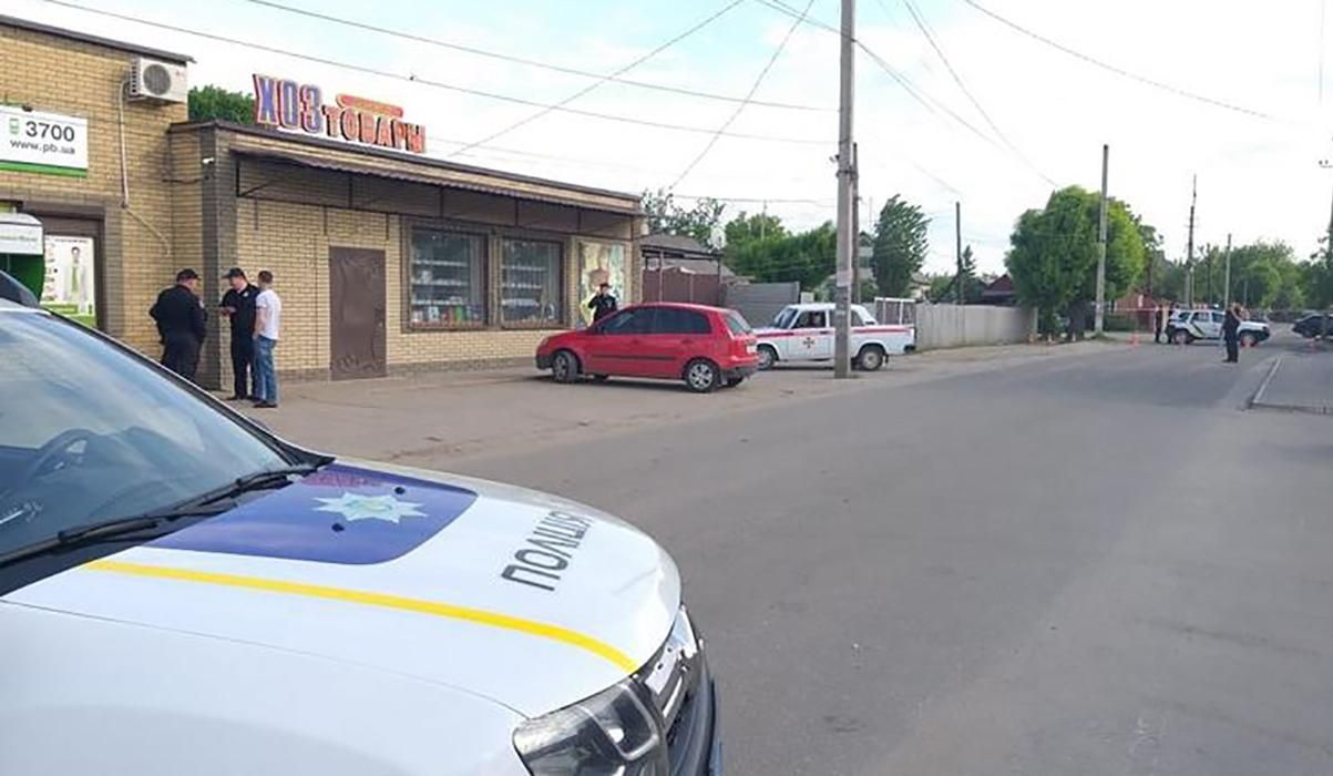 Мужчина взорвал гранату в "Приватбанке" и погиб Мужчина взорвал гранату в "Приватбанке" и погиб